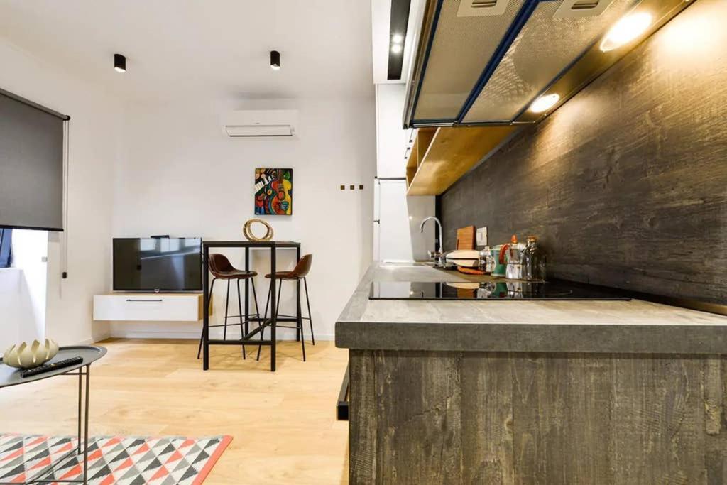 Lina -Tia Lovely New Bazaar Apartment 地拉那 外观 照片
