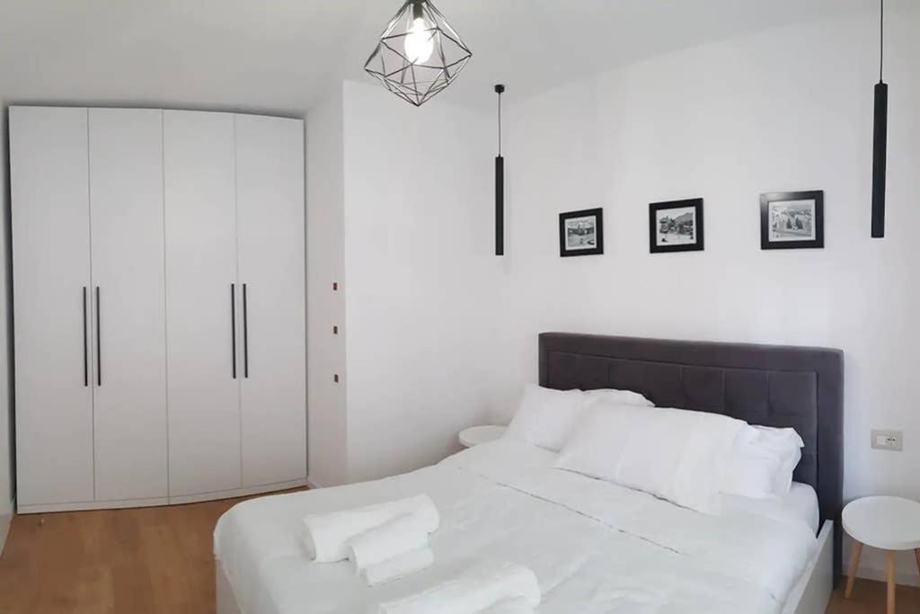 Lina -Tia Lovely New Bazaar Apartment 地拉那 外观 照片